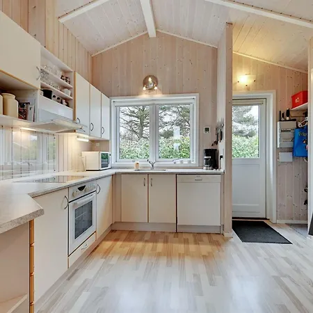 Sitka - 250m From The Sea By Interhome